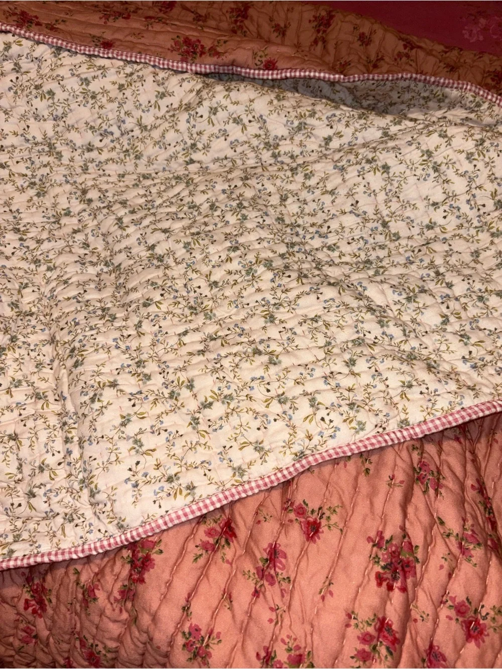 Reversible Floral Quilted Bedspread in Pink and Cream